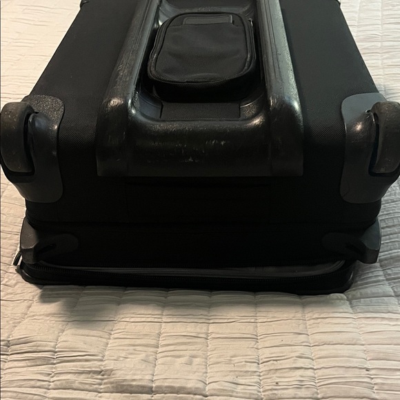 Briggs & Riley Black Carryon Suitcase - Picture 9 of 16